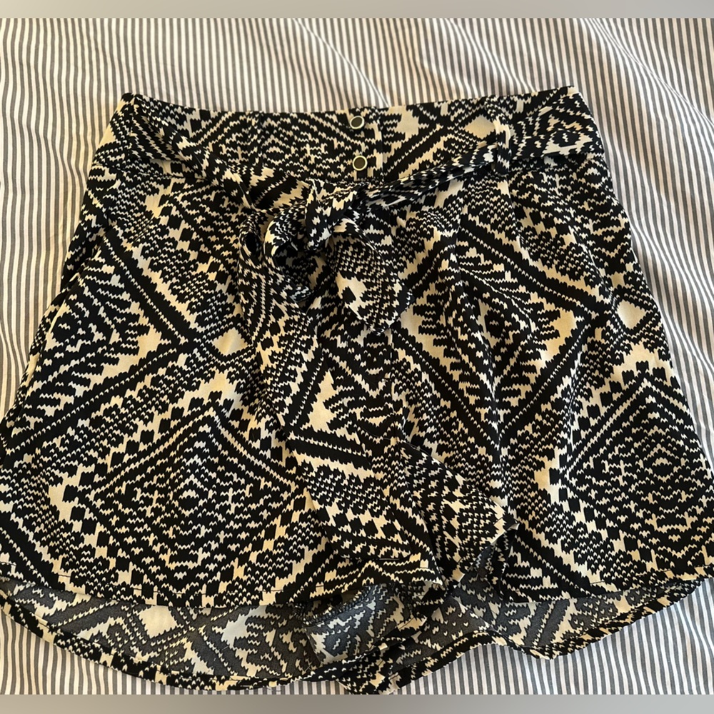 Monteau Black and Cream Patterned Silky Shorts